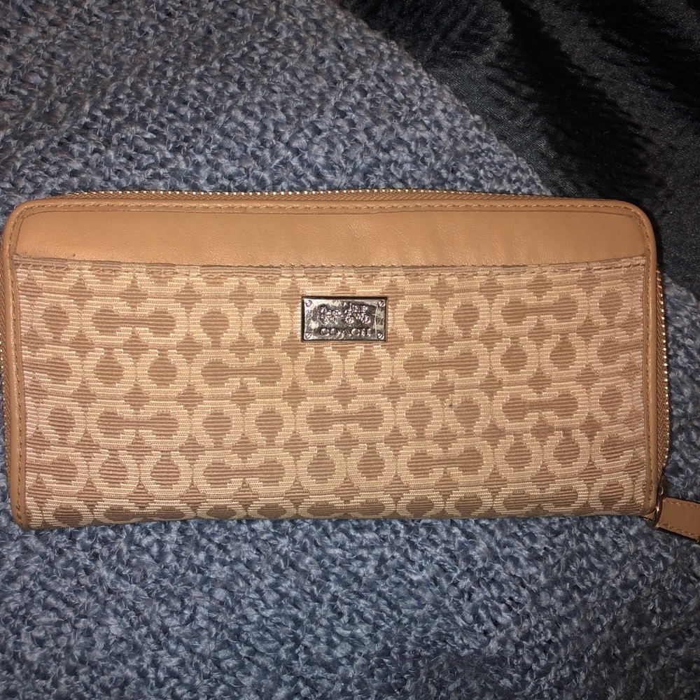 Coach wallet hardly used
